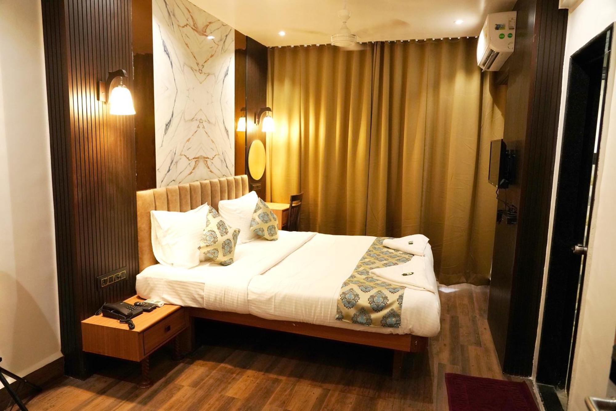 Hotel Padma Krishna 浦那 外观 照片