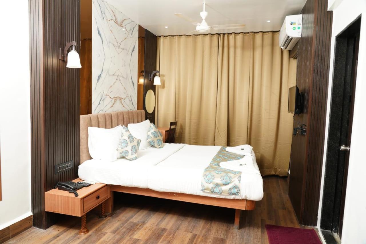 Hotel Padma Krishna 浦那 外观 照片