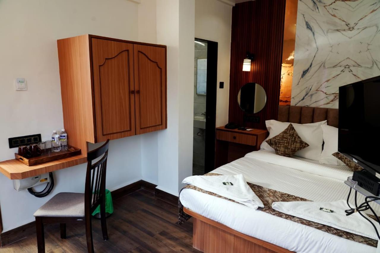 Hotel Padma Krishna 浦那 外观 照片