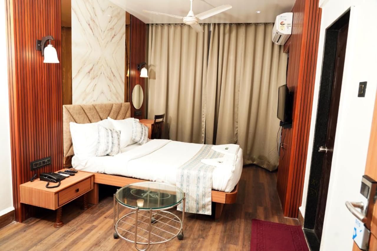 Hotel Padma Krishna 浦那 外观 照片