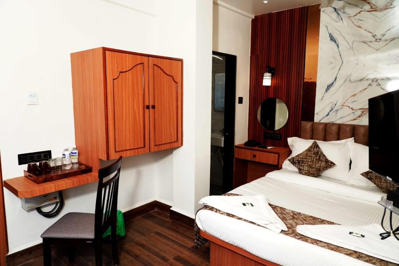 Hotel Padma Krishna 浦那 外观 照片