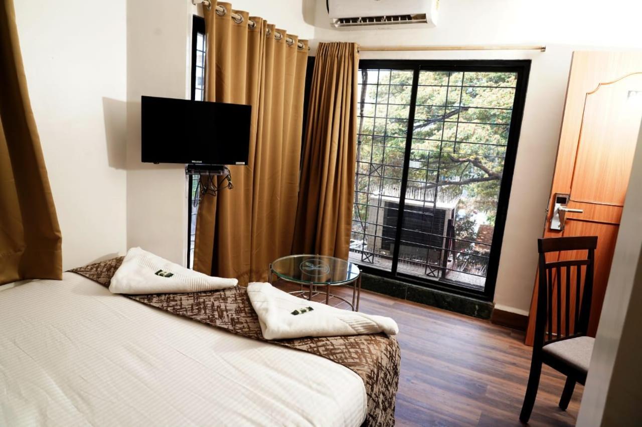 Hotel Padma Krishna 浦那 外观 照片